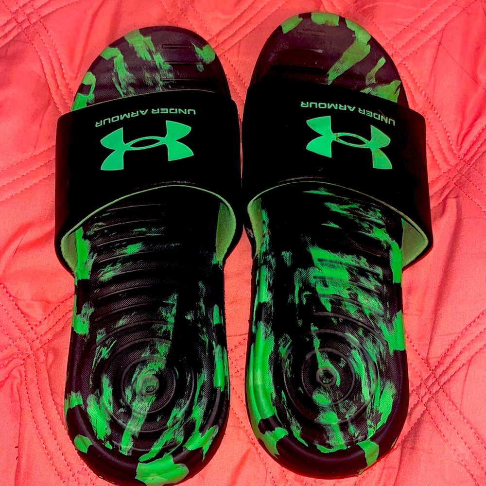 Boys green and black under armour slides 5Y